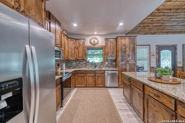 863 Flatrock Circle Leakey, TX 78873