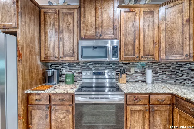 863 Flatrock Circle Leakey, TX 78873
