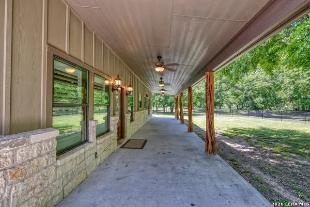 863 Flatrock Circle Leakey, TX 78873