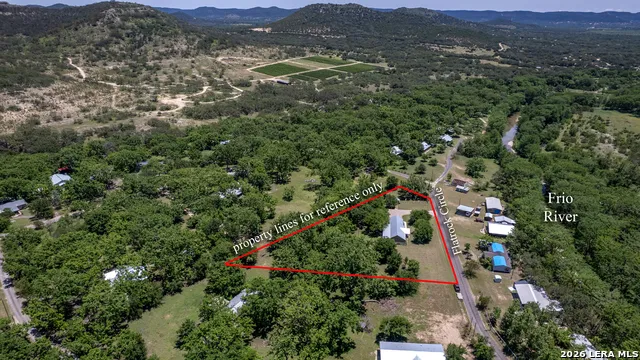 863 Flatrock Circle Leakey, TX 78873