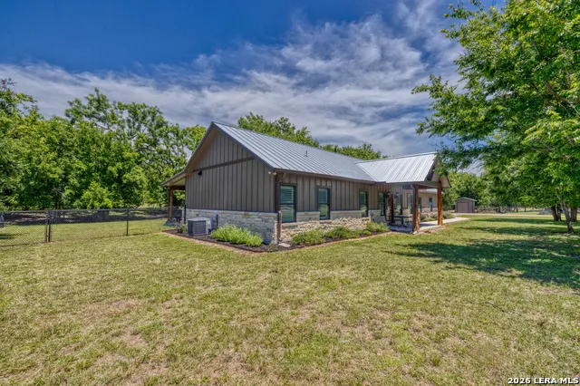 863 Flatrock Circle Leakey, TX 78873