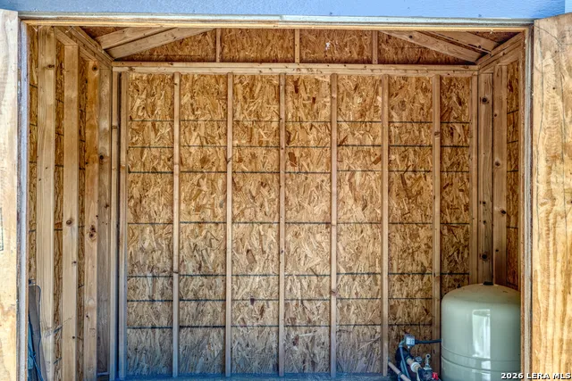 863 Flatrock Circle Leakey, TX 78873