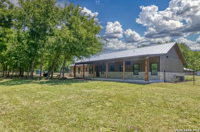 863 Flatrock Circle Leakey, TX 78873