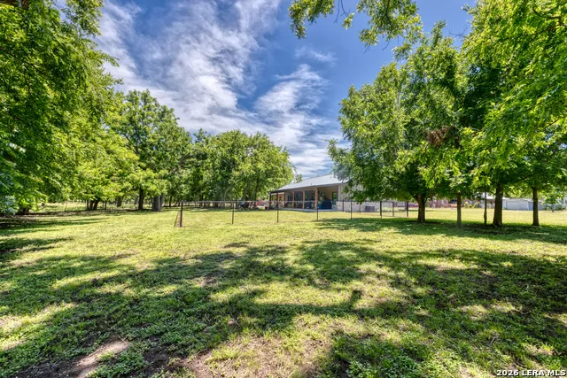863 Flatrock Circle Leakey, TX 78873