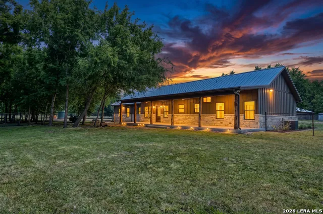863 Flatrock Circle Leakey, TX 78873