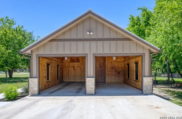 863 Flatrock Circle Leakey, TX 78873
