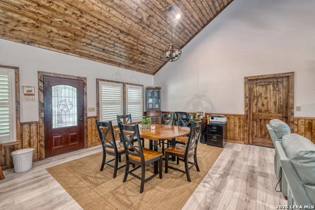 863 Flatrock Circle Leakey, TX 78873
