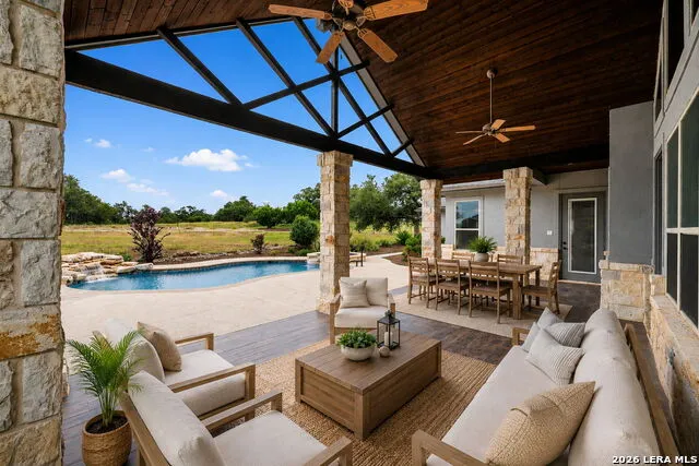 323 Curvatura New Braunfels, TX 78132