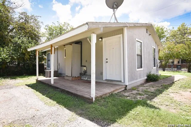 1263 Chalmers San Antonio, TX 78211