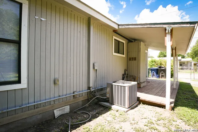 1263 Chalmers San Antonio, TX 78211