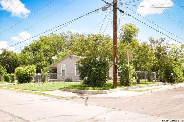 1263 Chalmers San Antonio, TX 78211
