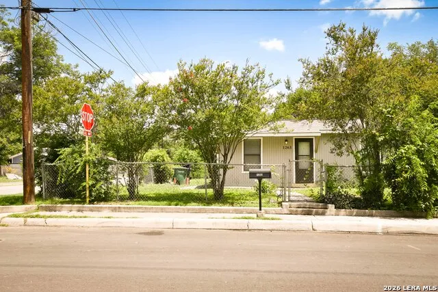 1263 Chalmers San Antonio, TX 78211