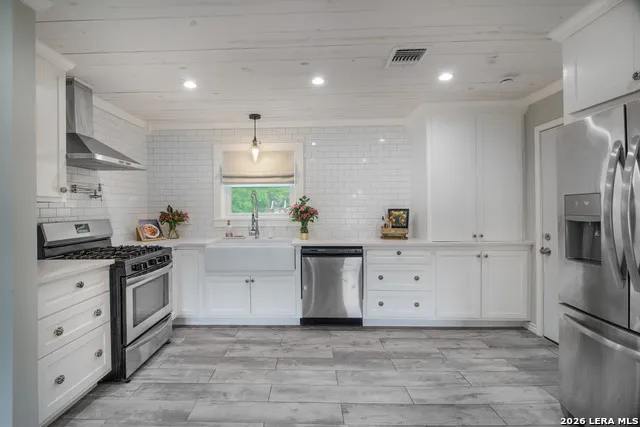 332 S Chiltipin St Sinton, TX 78387