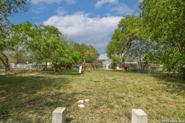 332 S Chiltipin St Sinton, TX 78387