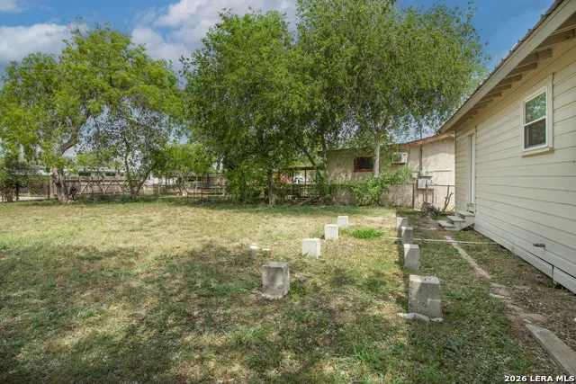 332 S Chiltipin St Sinton, TX 78387