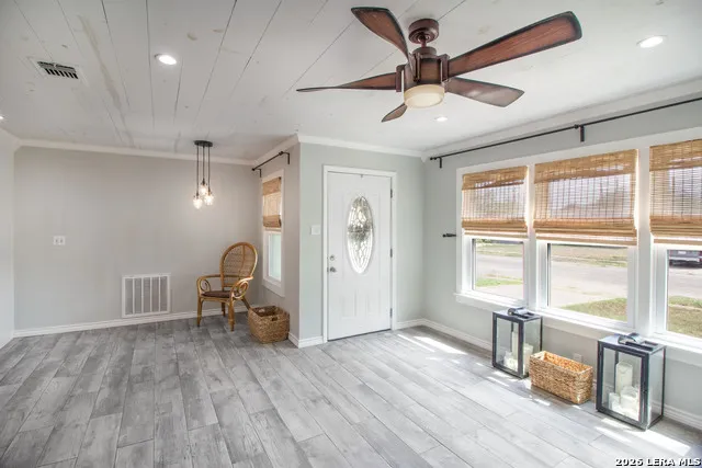 332 S Chiltipin St Sinton, TX 78387