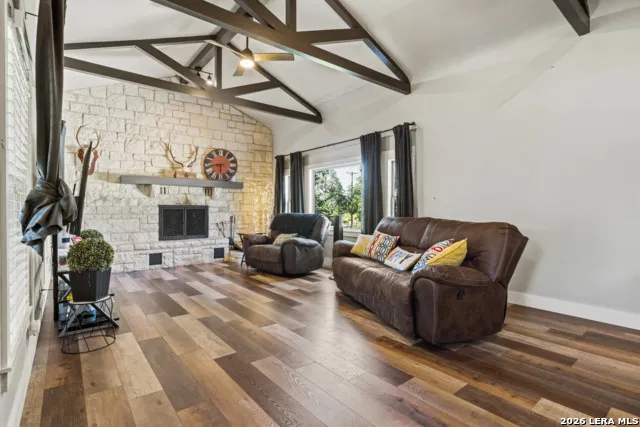 1009 W Main St Kerrville, TX 78028