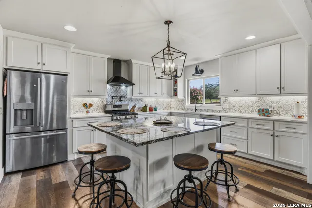 1009 W Main St Kerrville, TX 78028