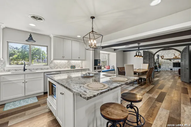 1009 W Main St Kerrville, TX 78028