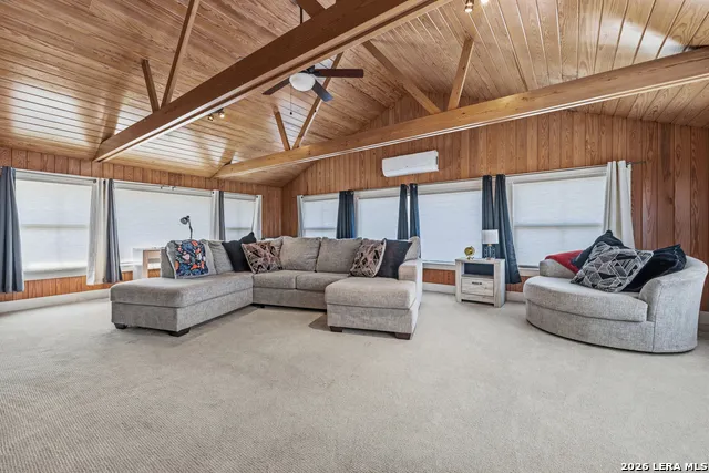 1009 W Main St Kerrville, TX 78028