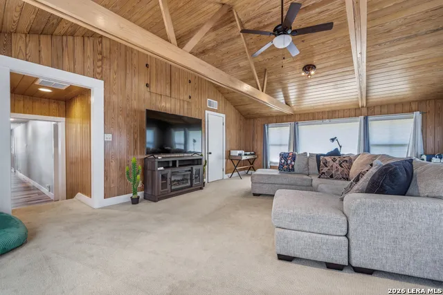 1009 W Main St Kerrville, TX 78028