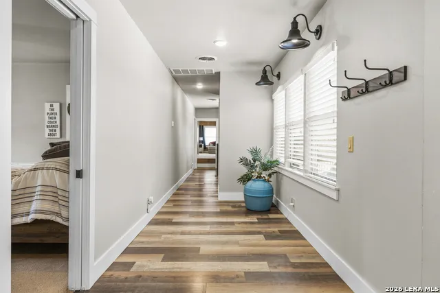 1009 W Main St Kerrville, TX 78028
