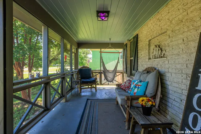 1009 W Main St Kerrville, TX 78028