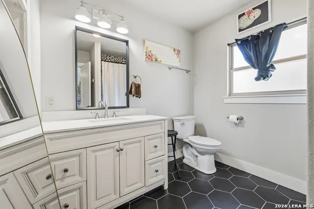 1009 W Main St Kerrville, TX 78028