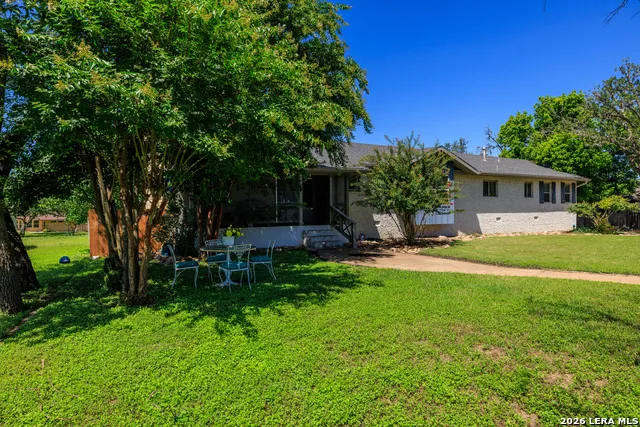 1009 W Main St Kerrville, TX 78028