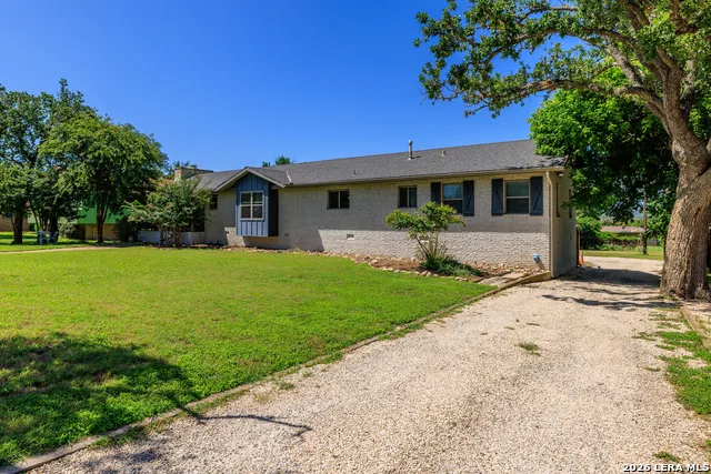 1009 W Main St Kerrville, TX 78028