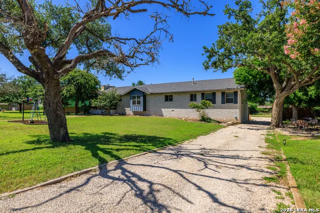 1009 W Main St Kerrville, TX 78028