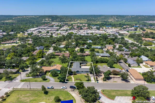 1009 W Main St Kerrville, TX 78028