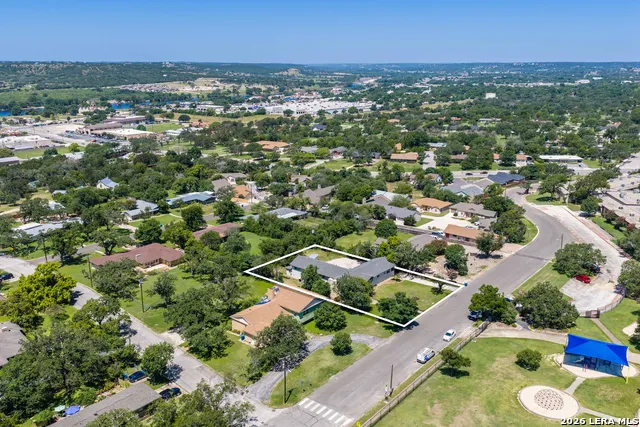 1009 W Main St Kerrville, TX 78028