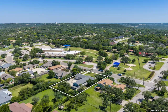 1009 W Main St Kerrville, TX 78028