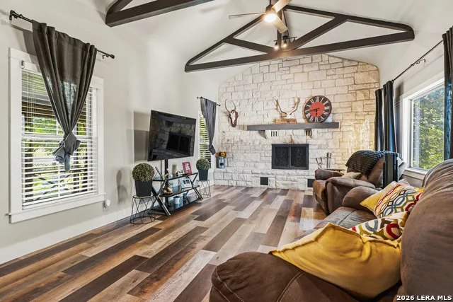 1009 W Main St Kerrville, TX 78028