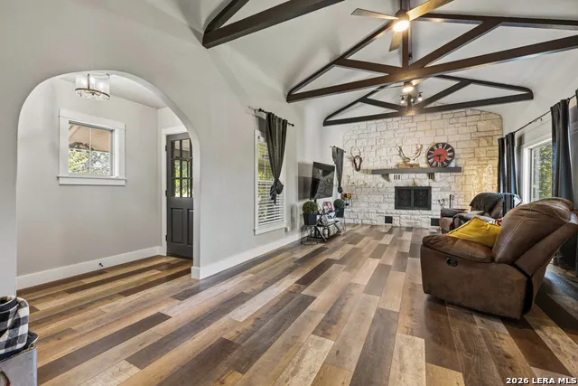 1009 W Main St Kerrville, TX 78028