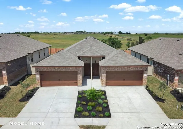 9211 Canyon Converse, TX 78109
