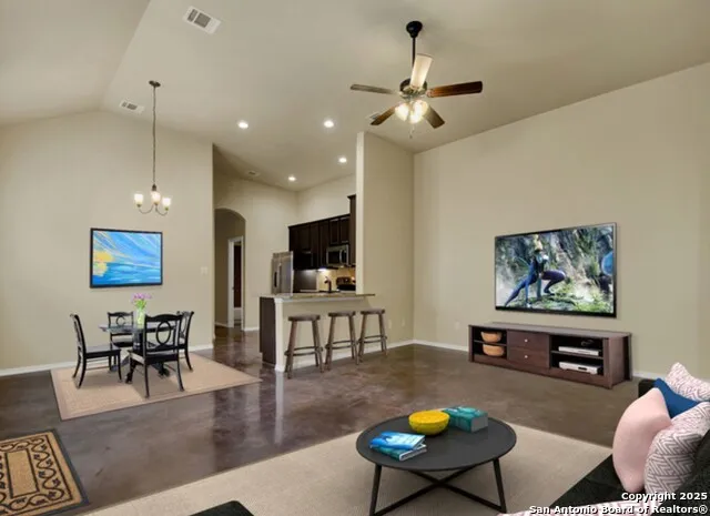 9211 Canyon Converse, TX 78109