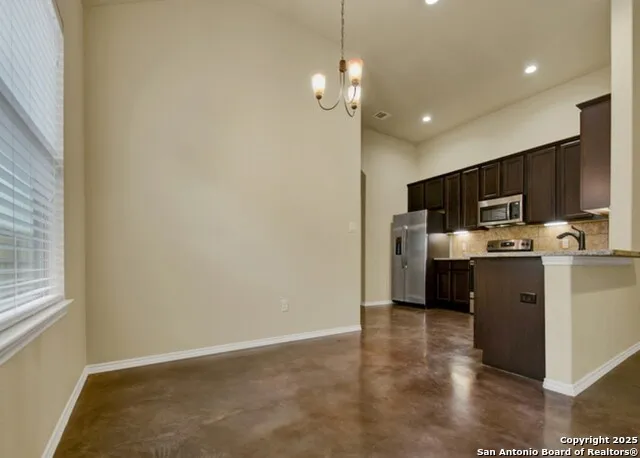 9211 Canyon Converse, TX 78109