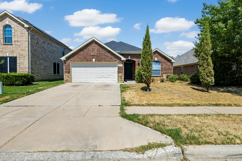10013 Daly Drive Fort Worth, TX 76053