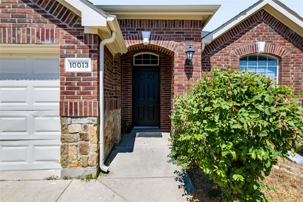 10013 Daly Drive Fort Worth, TX 76053