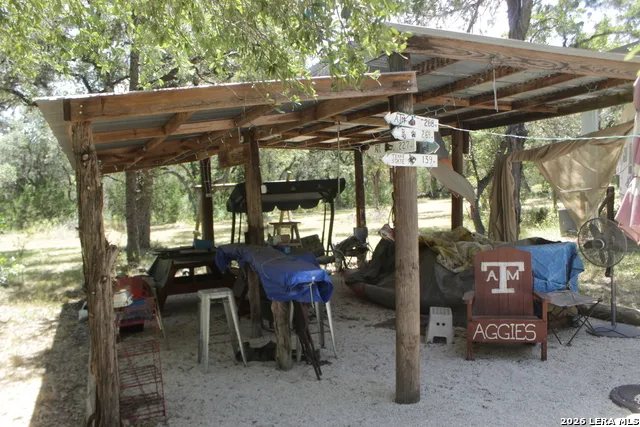 147 Big Shades Rd Concan, TX 78838