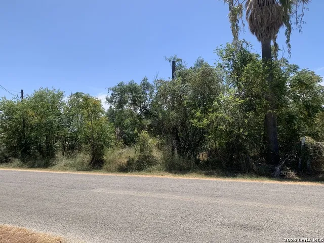 00 CR 6612 Devine, TX 78016