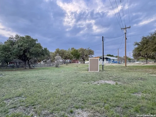 406 Kruse Loop Lakehills, TX 78063