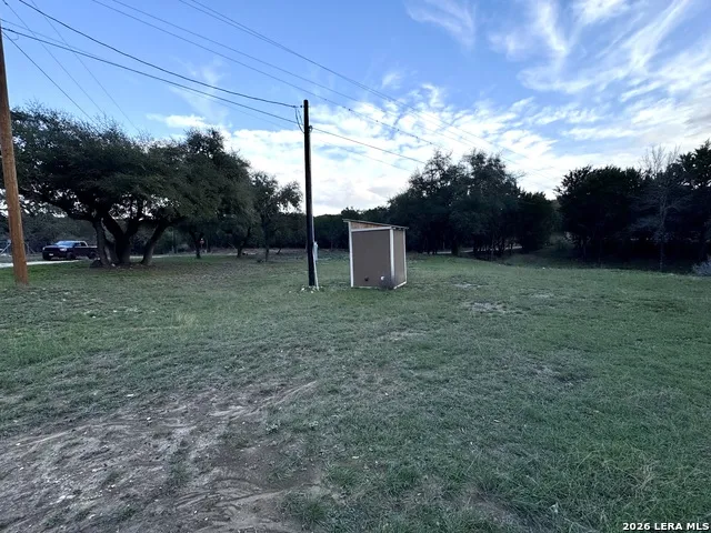 406 Kruse Loop Lakehills, TX 78063