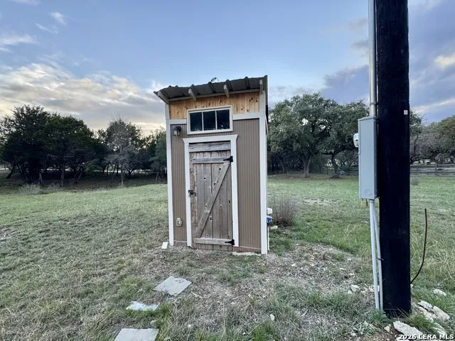 406 Kruse Loop Lakehills, TX 78063