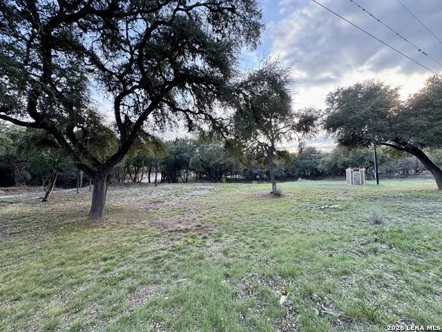 406 Kruse Loop Lakehills, TX 78063