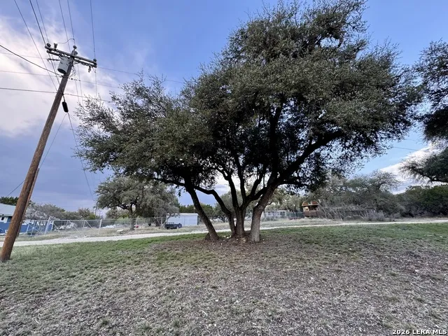 406 Kruse Loop Lakehills, TX 78063