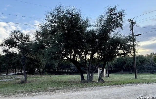 406 Kruse Loop Lakehills, TX 78063