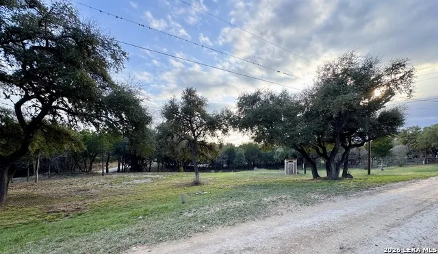 406 Kruse Loop Lakehills, TX 78063
